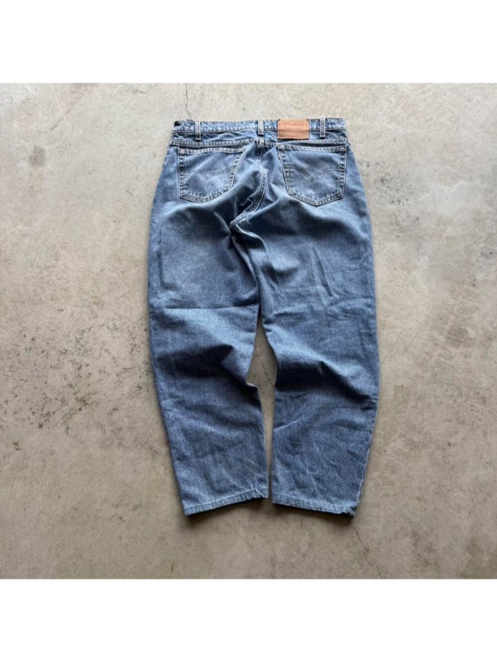 Vintage 90s Levi’s 550s that are hymed have paper tag size 36 measurements shown